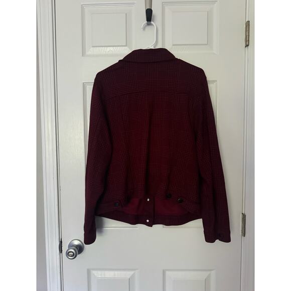 Torrid Red and Black Plaid Ponte Crop Tucker Jacket Sz: 3 (3X) - Picture 2 of 3